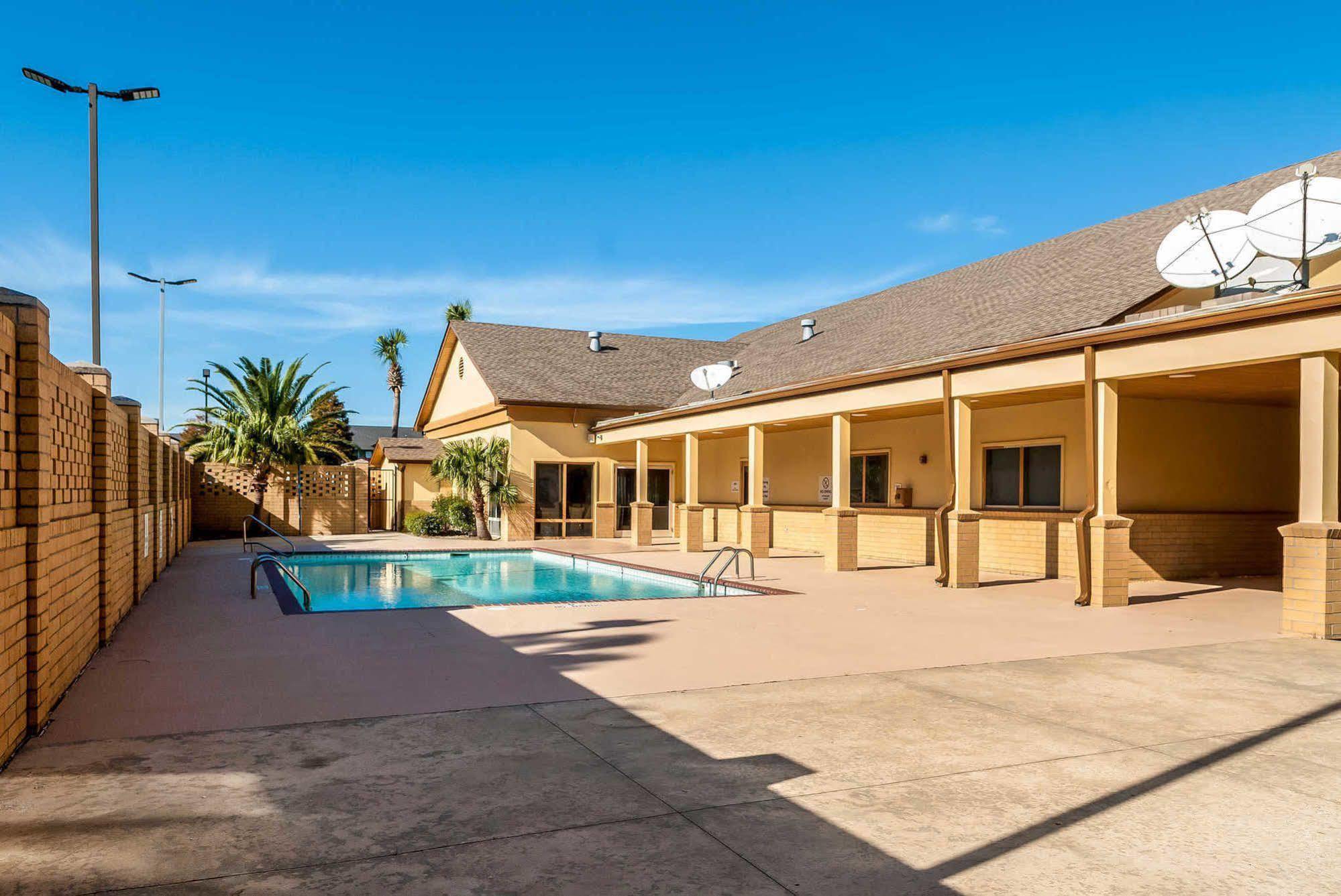 Отель La Quinta Новый Орлеан Экстерьер фото